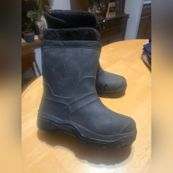 Little boys size 13 winter lined muck boots - Picture 6 of 8